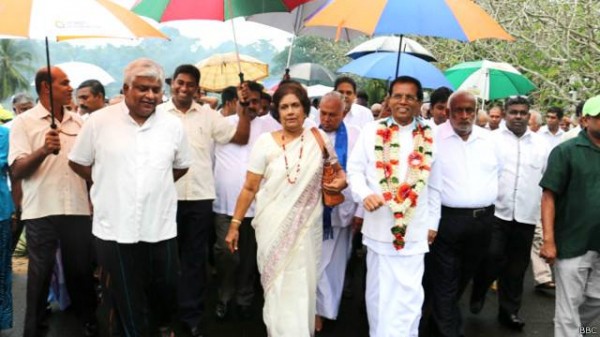 Chandrika Kumaratunga and Maithripala Sirisena visiting the Bandaranaike family home in Nittambuwa-Nov 15-pic courtesy of:    facebook.com/BBCSinhala
