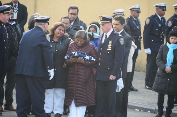 Kalyanarat Ranasinghe's wife, Dammika, broke down in tears as she received the NYPD flag that had been draped over his casket. Ranasinghe's daughter, Dimuthu, grieved at her side-pic by: MICHAEL SCHWARTZ - courtesy: NY Daily News