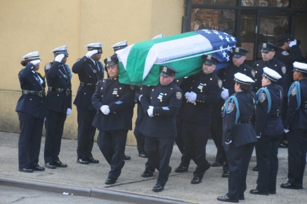Police pallbearers carry the coffin of Kalyanarat Ranasinghe, 71, an NYPD traffic enforcement agent killed on the job-pic: MICHAEL SCHWARTZ -courtesy: NY Daily News