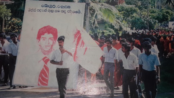 Ranawaka’s funeral procession heading towards Minuwanpitiya cemetery from Kuruppumulla, Panadura.