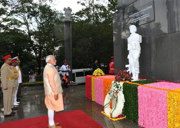 PM Narendra Modi paying homage at IPKF Memorial in Sri Lanka-Mar 2015