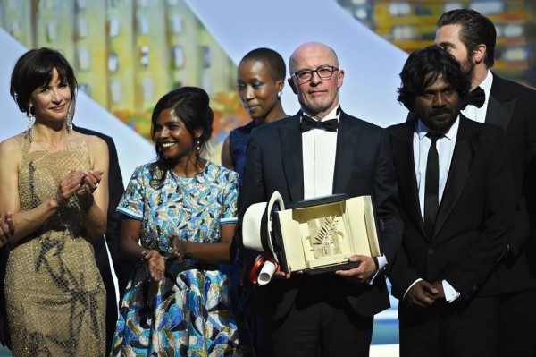 French director Jacques Audiard (C) poses on stage with French actress and member of the Feature Film jury Sophie Marceau (L), Sri Lankan actress Kalieaswari Srinivasan (2ndL) and Sri Lankan actor Jesuthasan Antonythasan after being awarded with the Palme d'Or from his film "Dheepan" during the closing ceremony of the 68th Cannes Film Festival in Cannes, southeastern France, on May 24, 2015. AFP PHOTO / ANNE-CHRISTINE POUJOULAT-via: