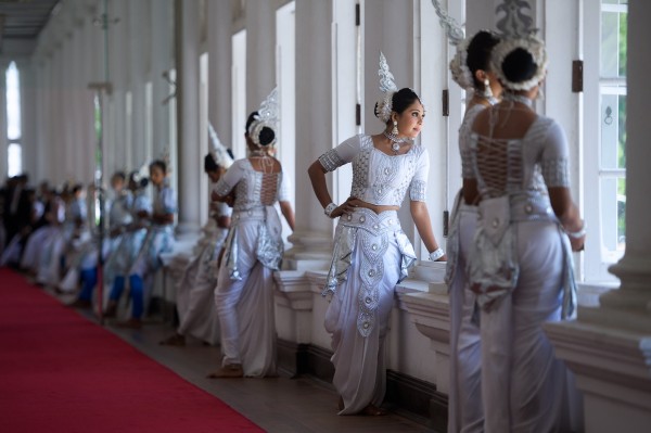 Women in Traditional Kandyan Dress Wait as Secretary Kerry Meets With Sri Lankan Foreign Minister Samaraweera-pic: State Dept