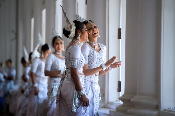 Two Women in Traditional Kandyan Dress Laugh While Waiting as Secretary Kerry Meets With Sri Lankan Foreign Minister Samaraweera-pic: US State Dept.